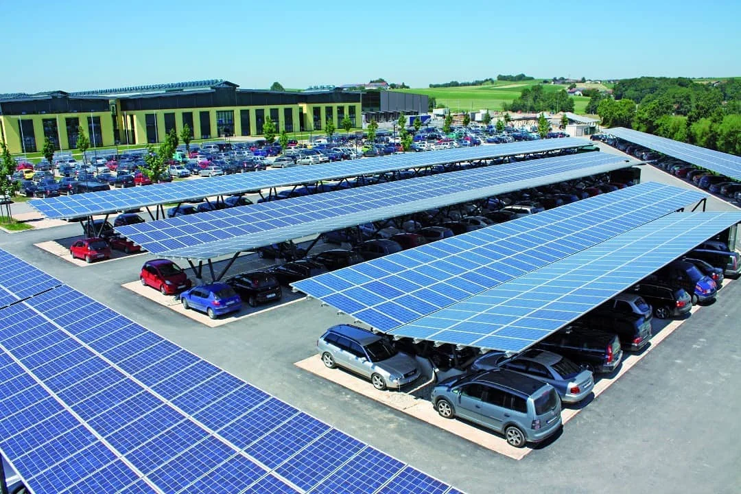 Carport Solar Corporativo: Por que Estacionamentos Viraram Usinas de Energia em 2026
